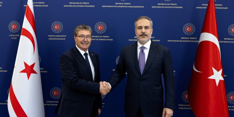 TC Dışişleri Bakanı Fidan, Başbakan Üstel ile bir araya geldi