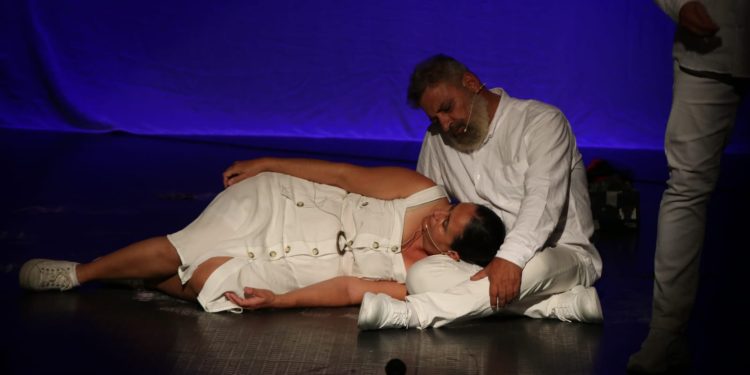 Girne Tiyatro Su’nun “Yarım Canlar Destanı” adlı oyunu kasımda Girne’de sahneleniyor