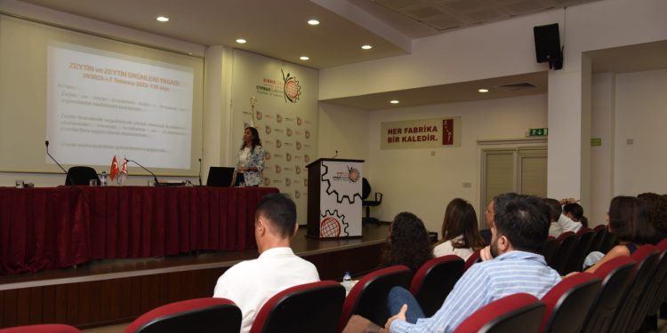 Tarım ve Doğal Kaynaklar Bakanlığı personeline “Zeytin ve zeytin ürünlerinin resmi kontrolleri” konulu eğitim verildi