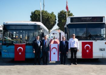 Mersin Belediyesi’nden Gazimağusa Belediyesi’ne 2 otobüs, 1 vakumlu yol süpürme aracı