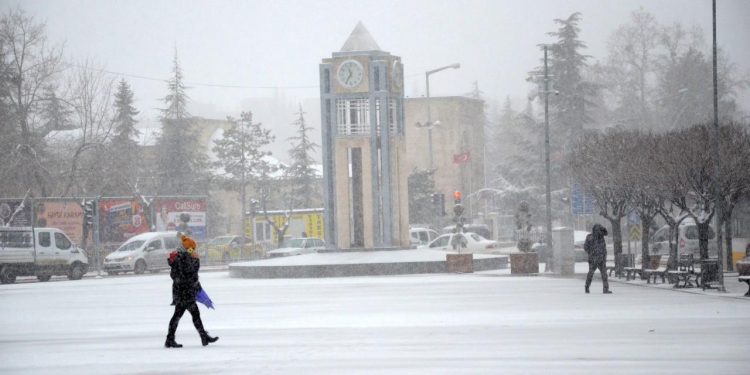 Türkiye  fırtına ve kar yağışının etkisinde