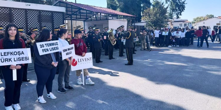 Lefkoşa’da “41’inci Yıl Cumhuriyet Korteji” gerçekleştirildi
