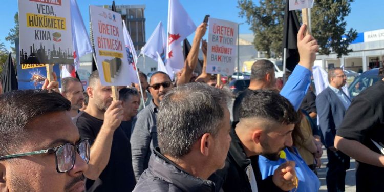 KTSO ile KTEZO Başbakanlık önünde eylem gerçekleştirdi