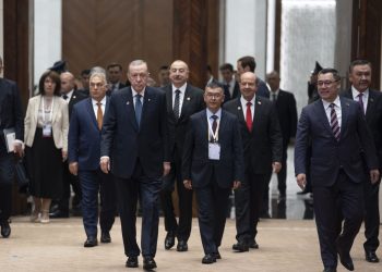 Erdoğan, Cumhurbaşkanı Tatar’ı Suşa’dan sonra Bişkek’te görmekten mutluluk duyduğunu söyledi