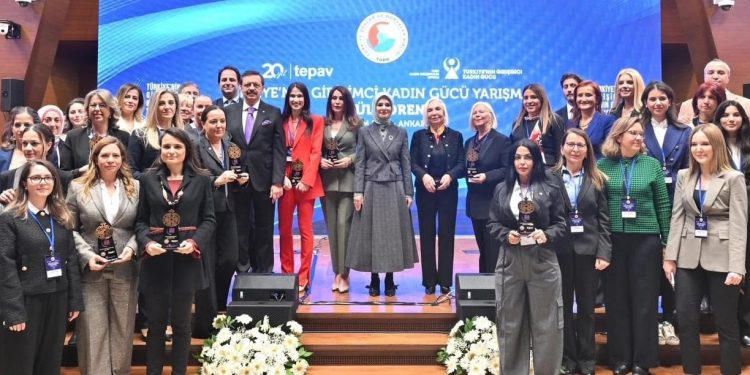 Girişimci Kadın Gücü Yarışması’nın KKTC Kategorisinde ödül almaya layık bulunanlara ödülleri verildi