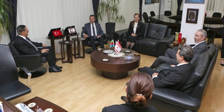 Dışişleri Bakanı Ertuğruloğlu, Azerbaycan Milli Meclisi- KKTC Dostluk Grubu Başkanı Cevanşir Feyziyev ile Tural Ganceliyev’i kabul etti