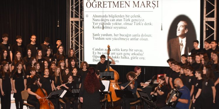 Öğretmenler Günü dolayısıyla Lefkoşa Atatürk Kültür Merkezi’nde tören düzenlendi