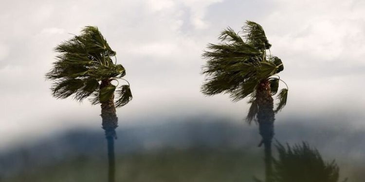 Meteoroloji, kuvvetli fırtınanın sabah saatlerinde etkisini azaltacağını duyurdu