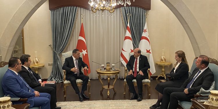 Cumhurbaşkanı Tatar, KKTC-Azerbaycan Parlamentolar Arası Dostluk Grubu Başkanı Feyziyev’i kabul etti