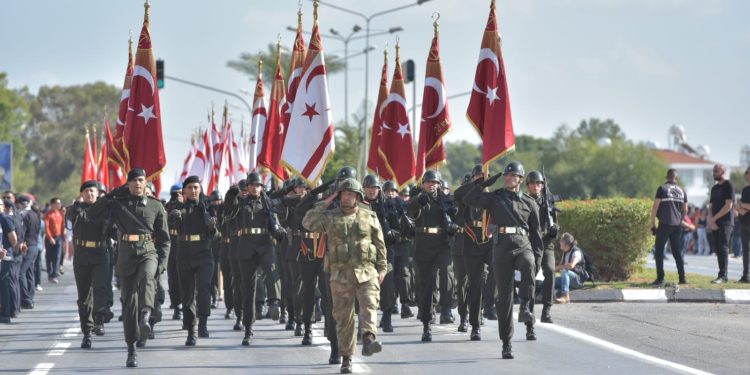 Dr. Fazıl Küçük Bulvarı’nda resmigeçit töreni düzenlendi