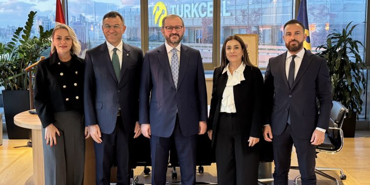 Kuzey Kıbrıs Turkcell, BRTK ve TAK, Turkcell’i ziyaret etti