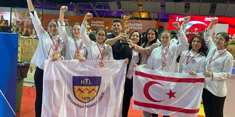 Haydarpaşa Ticaret Lisesi, Game Of Food Gastroantalya’da “Yılın En İyi Lisesi” kupasını aldı