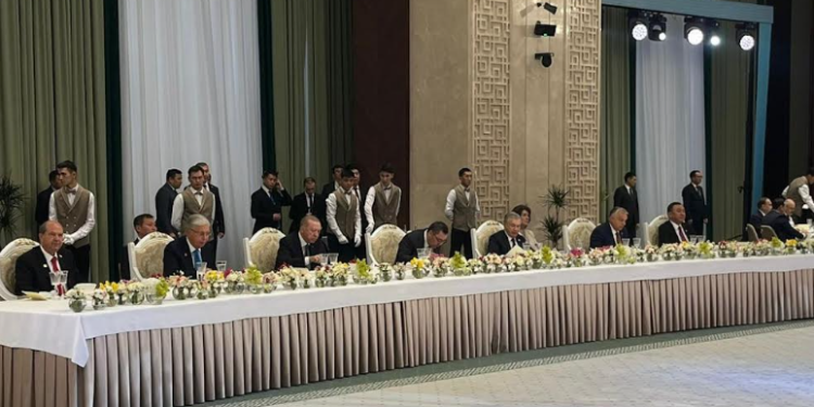 Cumhurbaşkanı Tatar, Kırgızistan’da devlet ve hükümet başkanları onuruna verilen yemeğe katıldı