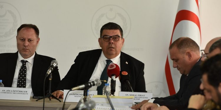 Maliye Bakanı Özdemir Berova, 2025 Mali Yılı Merkezi Devlet Yönetimi Bütçe Yasa Tasarısı hakkında sunuş konuşması yaptı