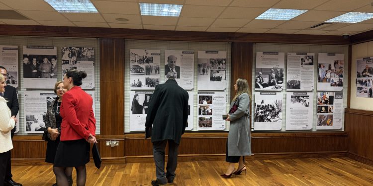 Kurucu Cumhurbaşkanı Denktaş’ın hayatını konu alan sergi Londra’da açıldı