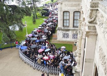 Büyük Önder Atatürk, Dolmabahçe Sarayı’ndaki odasında törenle anıldı