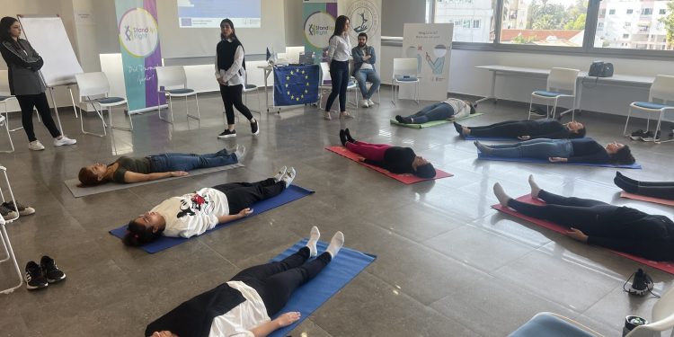 Fizyoterapistler Derneği 120 beden eğitimi ve sınıf öğretmenine omurga sağlığı eğitimi verdi