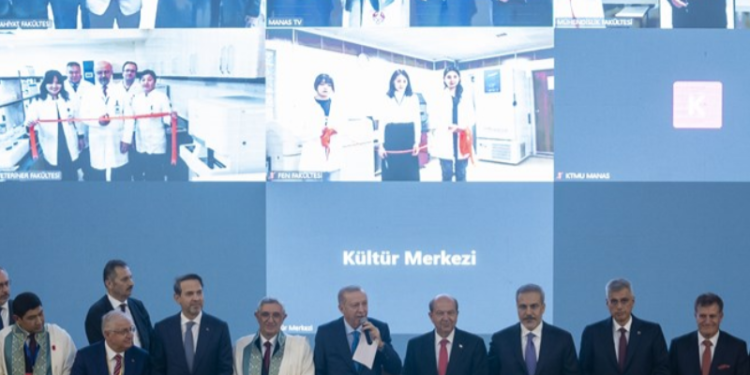 TC Cumhurbaşkanı Erdoğan ve Cumhurbaşkanı Tatar Kırgızistan-Türkiye Manas Üniversitesi’ni ziyaret etti