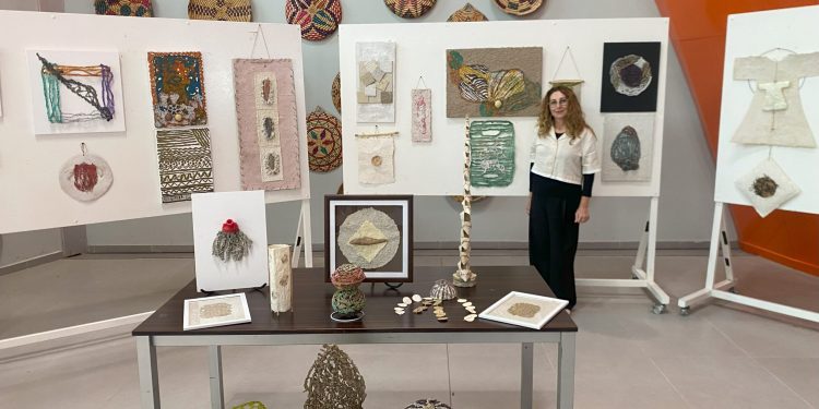 Feza Aygın Sanıvar’ın “Doğadan Kağıda” sergisi Ercan Havalimanı’nda açıldı