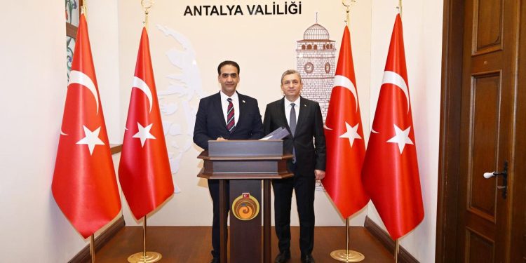 Çalışma ve Sosyal Güvenlik Bakanı Gardiyanoğlu, Antalya Valiliği’ni ziyaret etti