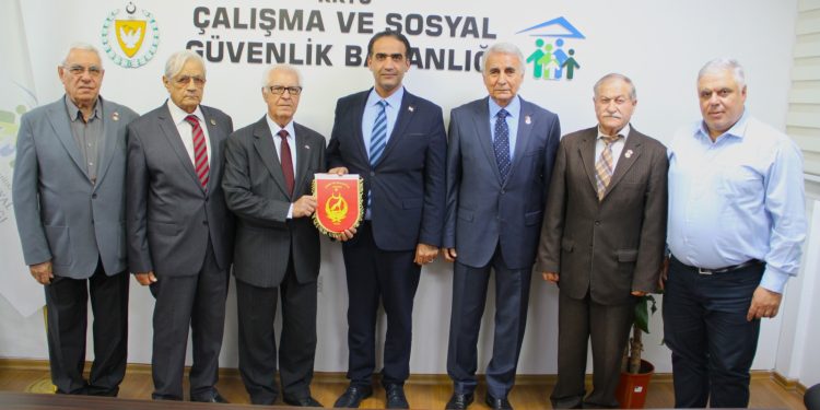 Bakan Gardiyanoğlu TMT Mücahitler Derneği heyetini kabul etti