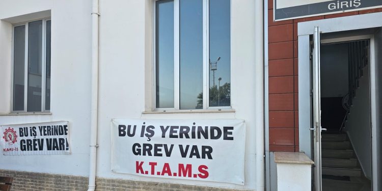 İskele Kaza Tapu Amirliği’nde uyarı grevi