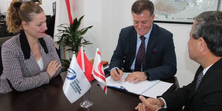 Arıklı, yol bakım-onarımı için sözleşmelere imza attı