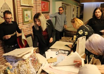 KKTC’li kağıt sanatçılarının eserleri Yalova’da sergileniyor