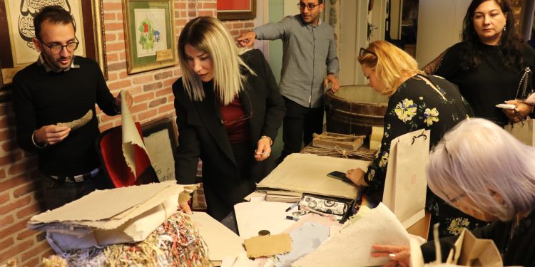 KKTC’li kağıt sanatçılarının eserleri Yalova’da sergileniyor