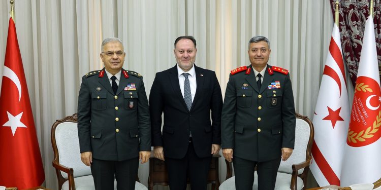 Meclis Başkanı Öztürkler, Tümgeneral Kılınç ve Tümgeneral Görgülü ile görüştü