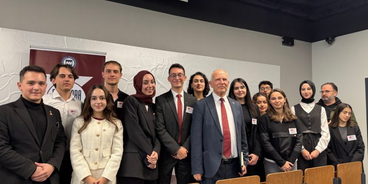 Töre, İstanbul’da konferans verdi