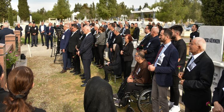 Salih Miroğlu 19’uncu ölüm yıl dönümünde mezarı başında anıldı