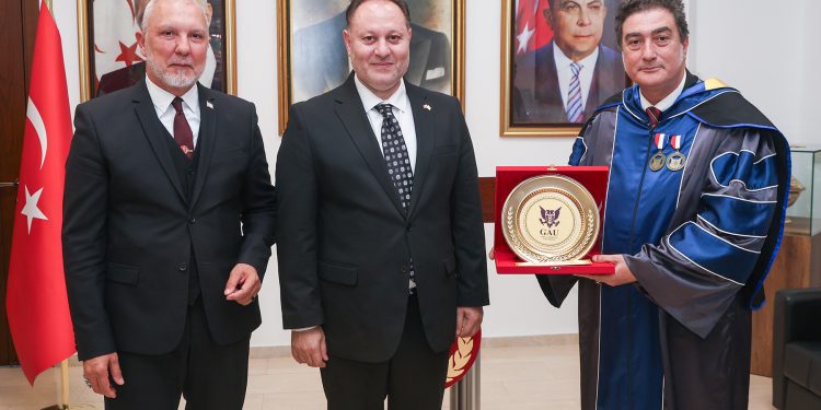 Öztürkler, GAÜ akademik kadrosunu kabul etti
