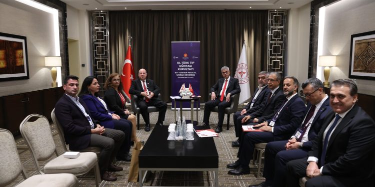 Sağlık Bakanı Dinçyürek, TC Sağlık Bakanı Memişoğlu ile bir araya geldi