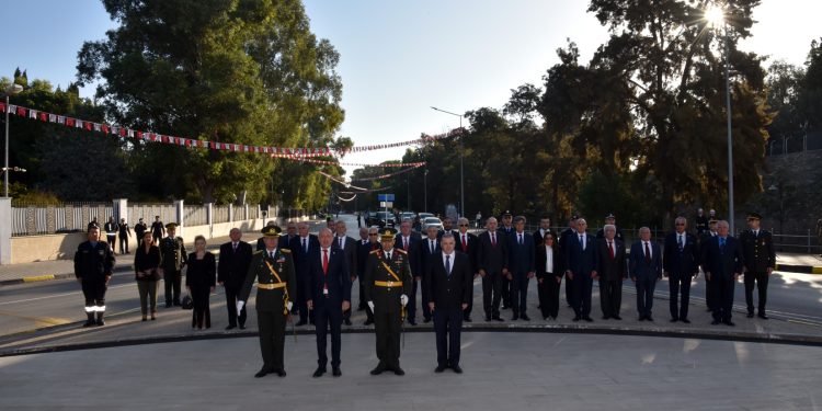 15 Kasım Cumhuriyet Bayramı kutlamaları…Lefkoşa Şehitler Anıtı’nda tören gerçekleştirildi.