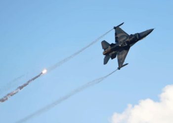 Solo Türk büyüledi… Binlerce vatandaş Girne kordon boyuna akın etti