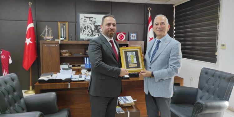 Tarım ve Doğal Kaynaklar Bakanı Çavuş, Anamur Belediye Başkanı Durmuş’u kabul etti