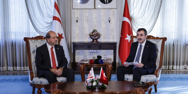 TC Cumhurbaşkanı Yardımcısı Yılmaz, Cumhurbaşkanı Ersin Tatar ile görüştü: “Kıbrıs adasında çözüm bölgesel istikrar ve refaha da şüphesiz katkıda bulunacaktır”