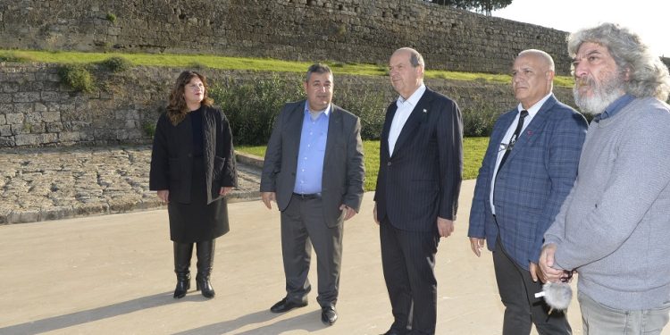 Cumhurbaşkanı Tatar, Gazimağusa’da tarihi eser ve şehitlikleri ziyaret etti