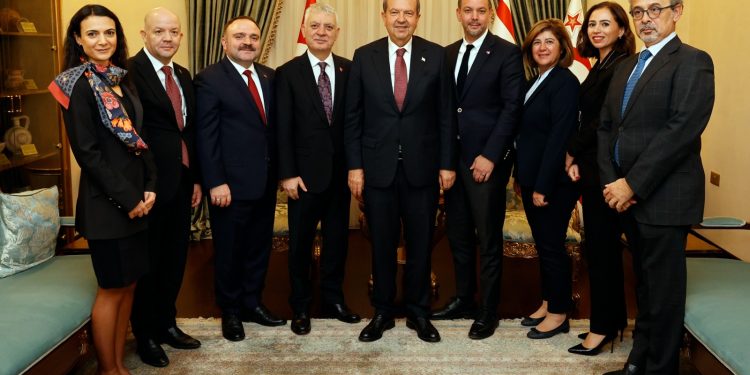 Cumhurbaşkanı Tatar Türk Rekabet Kurulu ile KKTC Rekabet Kurulu üyelerini kabul etti