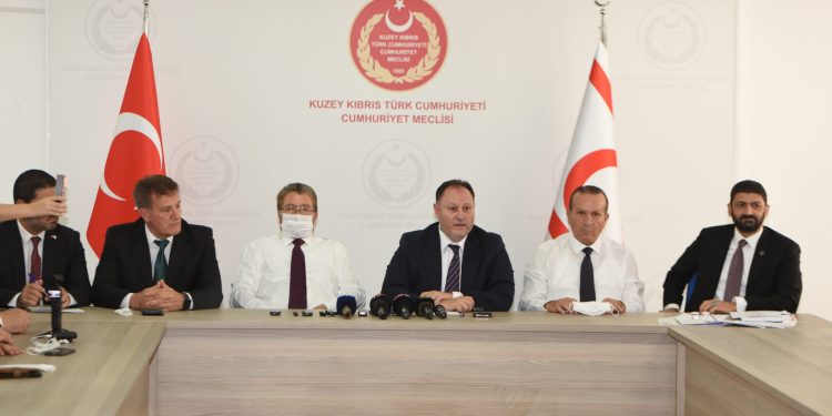 Hükümet ortakları Meclis Mavi Salon’da basın toplantısı düzenledi: “CTP tarihte görülmemiş bir Meclis işgali yaptı”