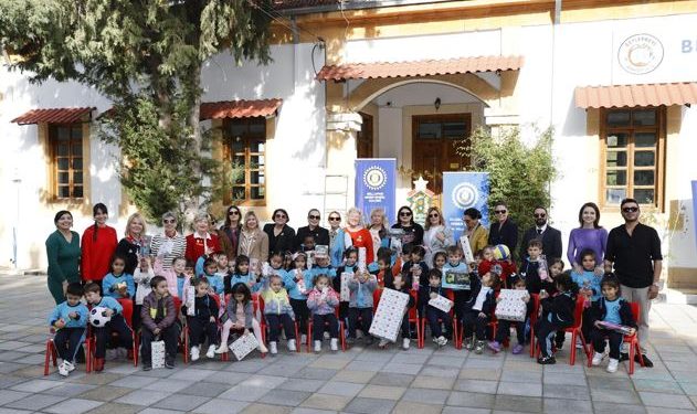 Sibel Tatar anaokul öğrencilerine hediye dağıtım etkinliğine katıldı
