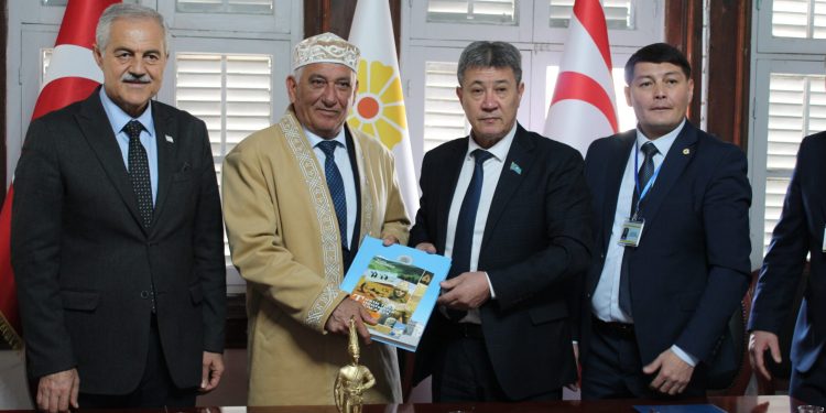 Özçınar, Kazakistan’dan gelen heyet ile bir araya geldi