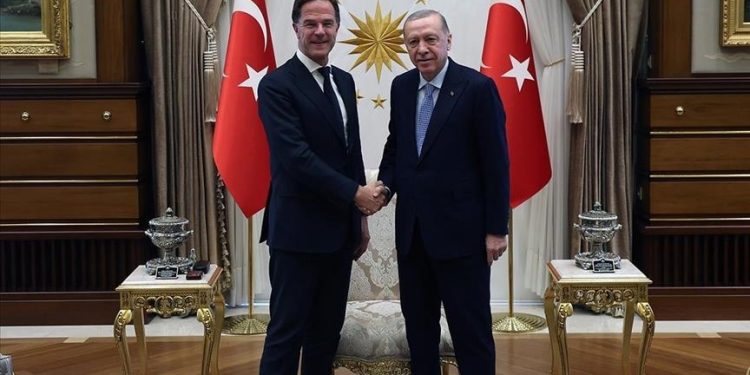 Erdoğan, Rutte ile telefonda görüştü