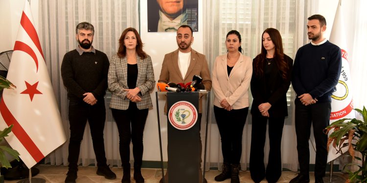 Eczacılar Birliği Yönetim Kurulu, “sağlıklı bir değişim ve yenilik için” görevini devretme kararı aldı