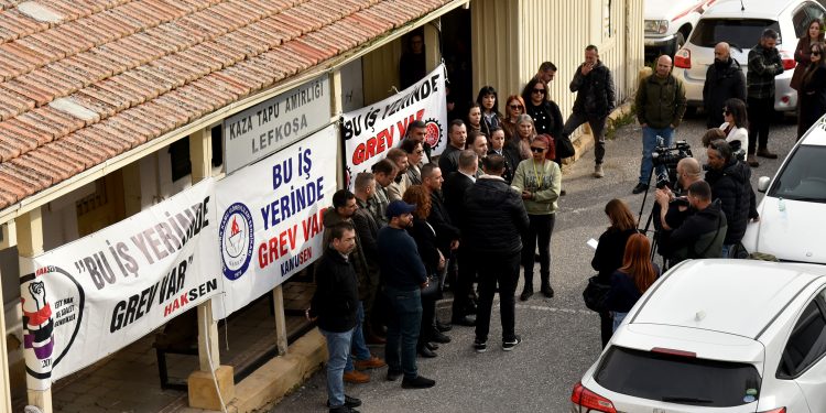 KTAMS, KAMUSEN, KAMU-İŞ ve HAKSEN, Lefkoşa Kaza Tapu Amirliği’nde grevde