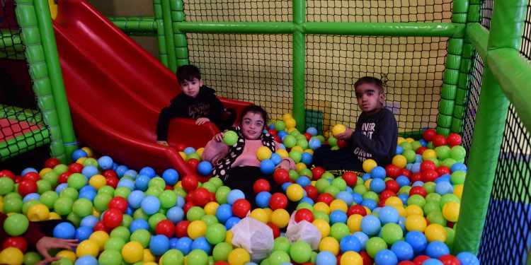 Turizm Bakanlığı’nın özel gereksinimli ve ihtiyaç sahibi çocuklara yönelik eğlence programları devam ediyor