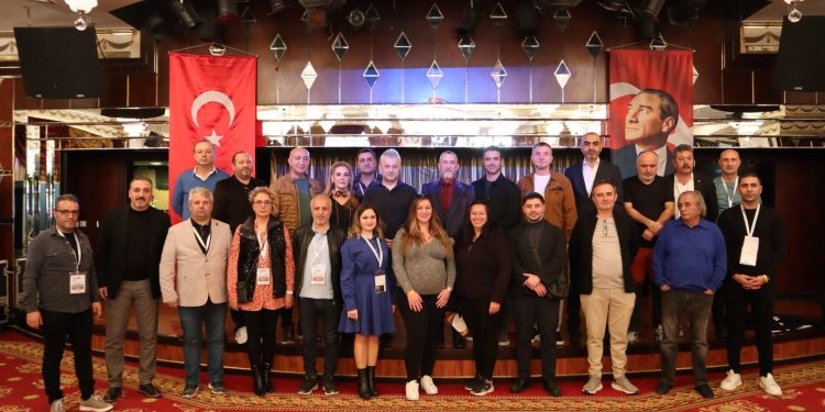 Kıbrıs Türk Halk Dansları Federasyonu heyeti, Türkiye Halk Oyunları Federasyonu’nu ziyaret etti