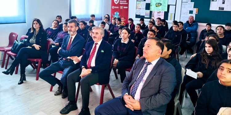 Lapta Yavuzlar Lisesi’nde Güvenli İnternet Eğitimleri semineri
