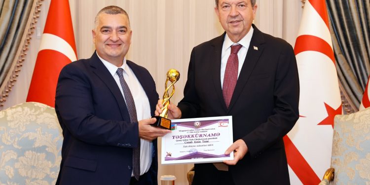 Cumhurbaşkanı Tatar, Çağdaş Müzik Derneği heyetini kabul etti